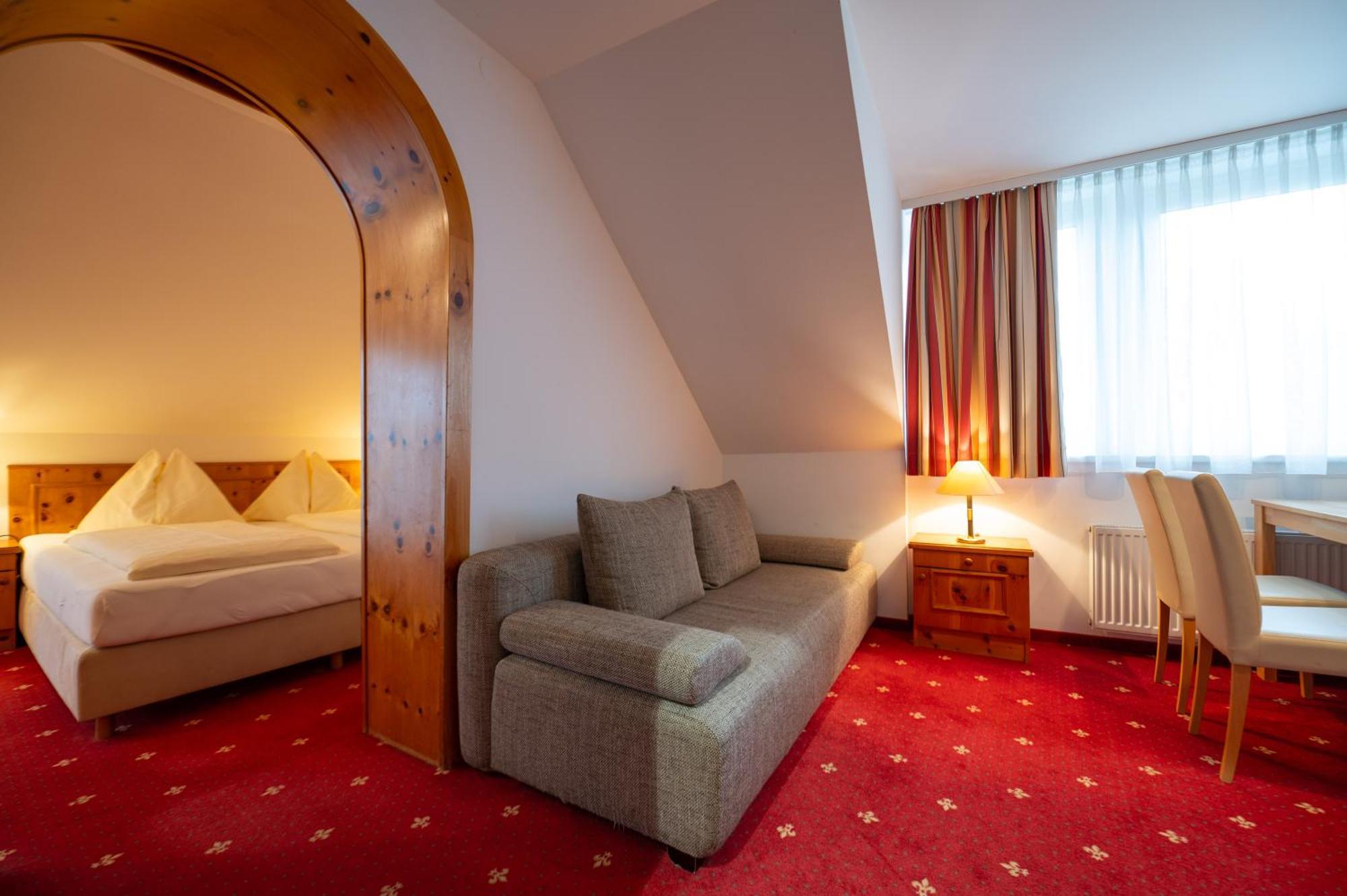 One-Bedroom Apartment,1500699328:JPEG